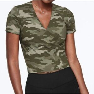 Victoria’s Secret Pink Camoflauge Print Cropped Wrap Short Sleeve Tee Size Med